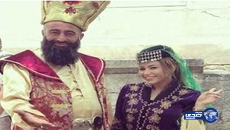 “الخليفة” يظهر مع شاعرة كويتية