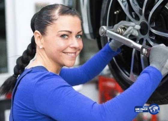 بالصور:ورشة صيانة السيارات للنساء فقط.. تجنبا للتحرش !
