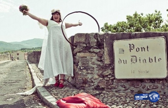 استرالية تحتفل بذكرى مرور عام على زواجها من كوبرى!