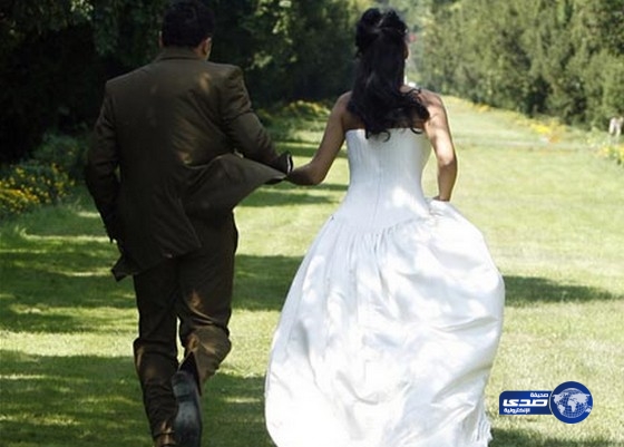 عروس تهرب من زفافها مع حبيبها السابق