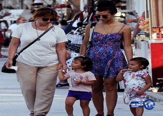 لميس التركية مع ابنتيها التوأم