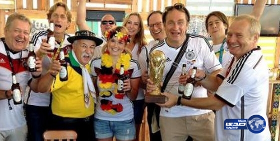 المشجع البرازيلي “ابو شنب” بكى بحسرة على الخسارة من المانيا وفرح بشدة بتتويجهم بالمونديال