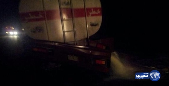 تسرُّب ديزل من ناقلة تخص إحدى المؤسسات الأهلية بطريق خميس البحر