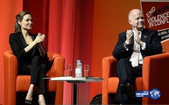 “أنجلينا جولي” تُطيح بوزير خارجية بريطانيا