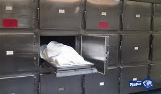 وفاة عشريني في انقلاب سيارة قذفته بعيداً