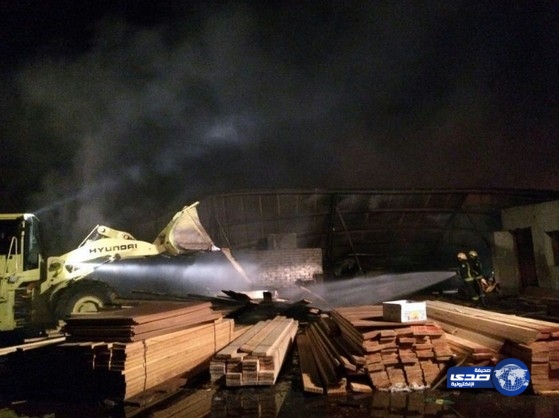 مدني “المدينة ” يسيطر على حريق بمستودع اخشاب بطريق الهجرة‎