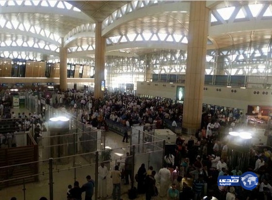 مسافرون يبدون إستيائهم لتعطل سير العفش في مطار الرياض