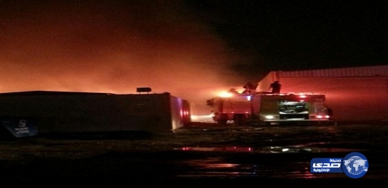 مدني الرياض يوقف تمدد حريق بمستودعات السلي