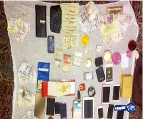 الرقابة الأمنية تطيح بـ «نشالة» بحوزتها 43 ألف ريال