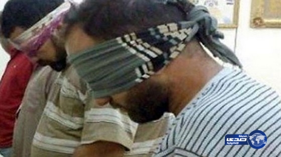 3 أشقاء يذبحون والدتهم وزوجها بالساطور