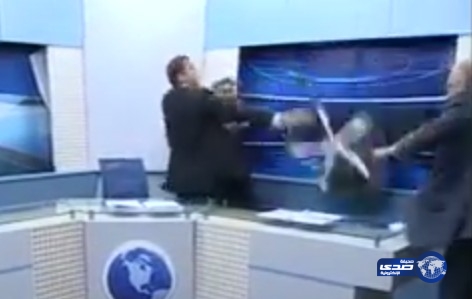 بالفيديو: عراك مباشر على الهواء والسبب بشار الأسد؟!
