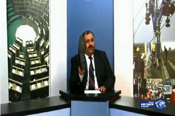 بالفيديو: حرب الاحذية مذيع اردني يرفع الحذاء لتوفيق عكاشة