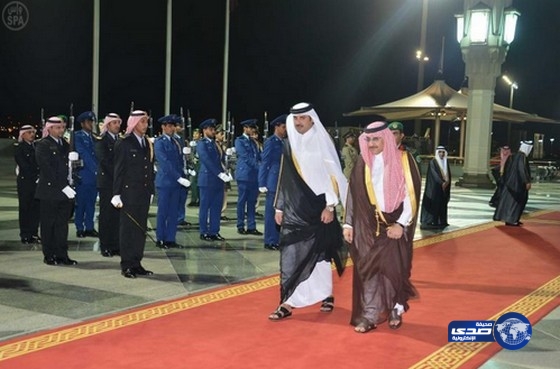 الامير محمد بن نايف يودع امير قطر في مطار جدة