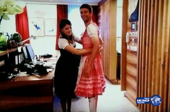 مولر هداف المنتخب الالماني يظهر وهو يرتدي فستان !!