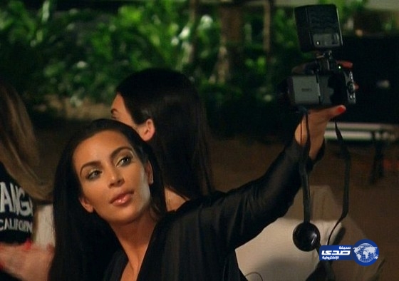 كيم كرديشيان تنشر صور “سلفي” فاضخة ومحرجة!