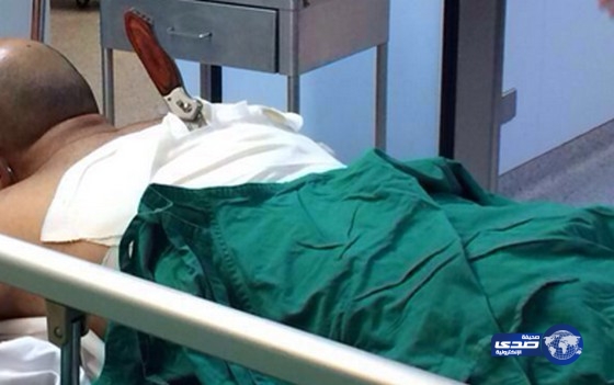 “شاب” يدفع ثمن دفاعة عن فتاة طعنة في الظهر!