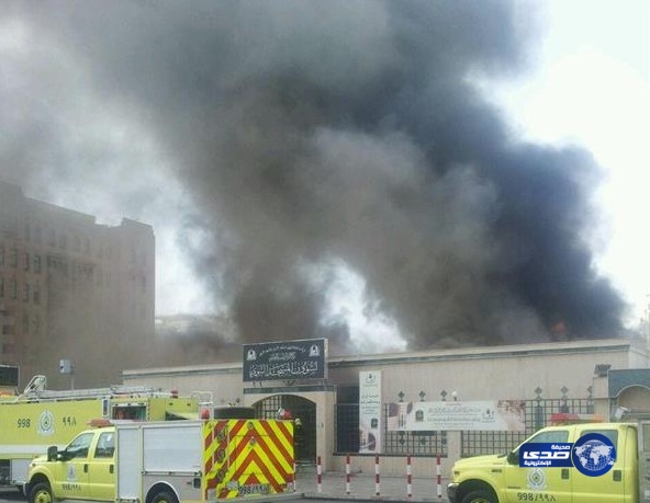 بالفيديو: السيطرة على حريق ضخم في مبنى الرئاسة العامة لشؤون المسجد النبوي