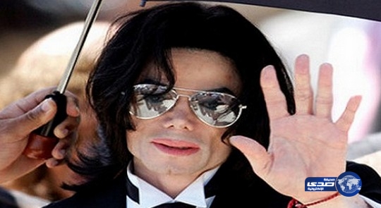 رجل يقاضي مايكل جاكسون بتهمة التحرش به 100 مرة