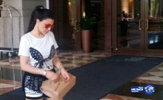 توجية الشتائم لهيفاء وهبي بعد ظهورها بشورت قصير تتسوق