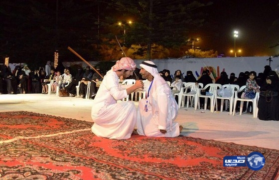 بالصور:عروض فرقة الامارات في ابها تستقطب العائلات