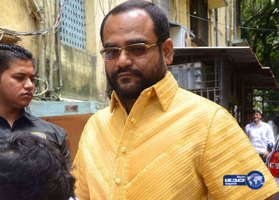 ملياردير يهدي نفسه قميصًا من الذهب الخالص!