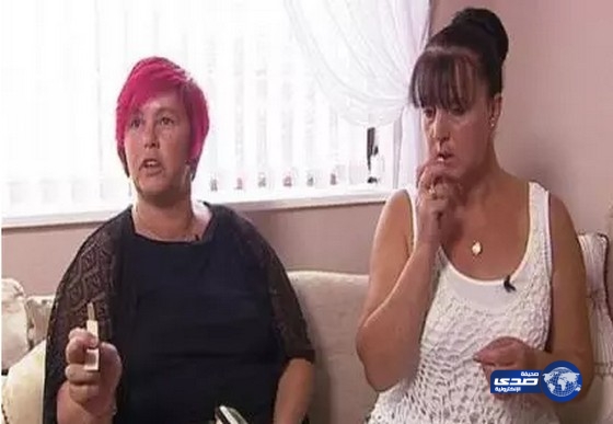 توأم مدمنتان على أكل الشموع والكتب