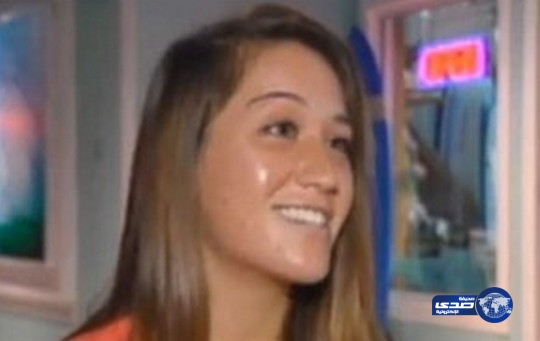 بالفيديو: فتاة تصارع سمكة قرش بطول 3 أمتار وتصطادها