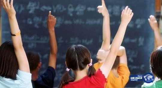 بالصورة.. اعتقال معلمة جاءت إلى المدرسة مخمورة وشبه عارية