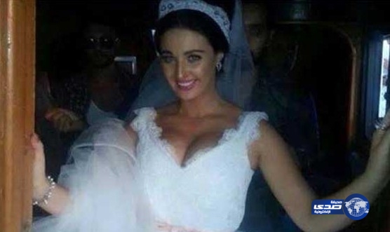 صافنياز تفاجئ جمهورها بفستان الزفاف