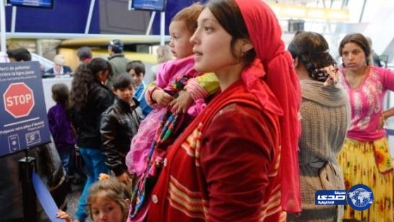 متسول يطرد سياسي سويدي من منصبه