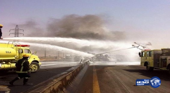 احتراق شاحنة يوقف الحركة المرورية بطريق الخرج