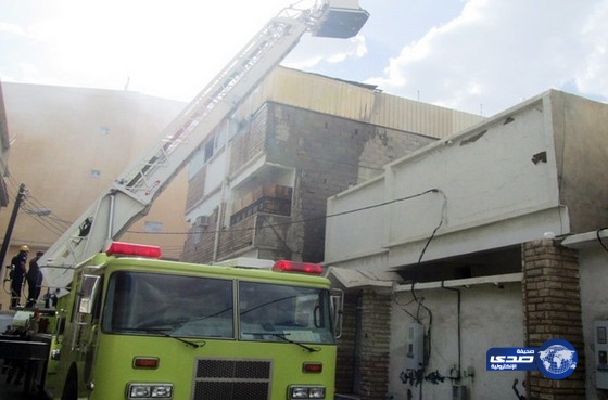 إنقاذ عائلة وإخلاء 4 شقق من حريق منزل في خميس مشيط