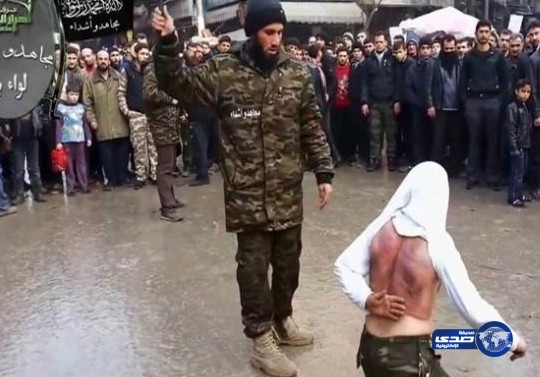 جبهة النصرة تجلّد شخصًا بتهمة سب الكهرباء!