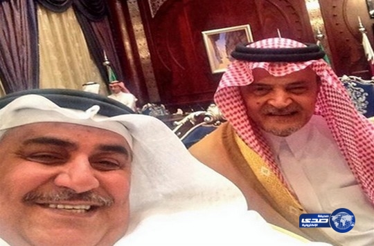سيلفي من طراز فاخر بعدسة وزير الخارجية البحريني