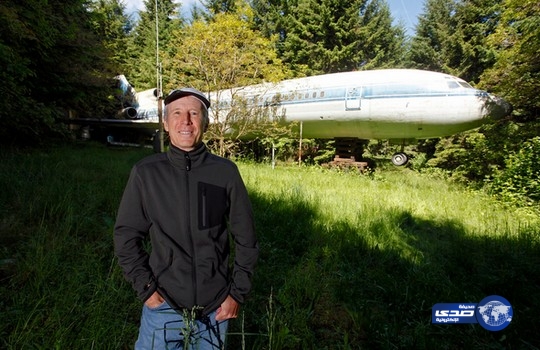 بريطاني يشتري طائرة ويحولها لمنزل ثابت (صور )