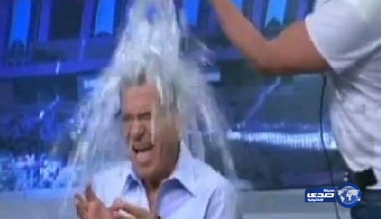 بالفيديو: مصطفى الأغا يخوض تحدي الثلج ويتحدى سامي الجابر