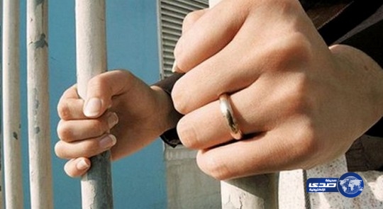 احتجاز سيدة لرقصها بالبكيني في مسيرة دينية