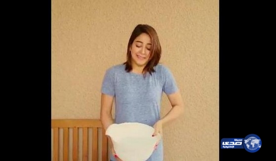 بالفيديو: اسيل عمران تقبل التحدي