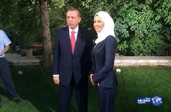 بالصور:خديجة بن قنة تلتقط صوراً تذكارية مع اردوغان
