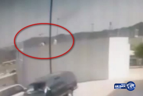 بالفيديو..نهاية مأساوية لشخص انفجر في وجهه خزان غاز مستشفي الحرس بالمدينة