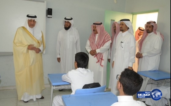 وزير التربية والتعليم يزور عدداً من مدارس الرياض