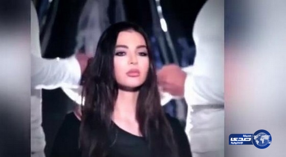 اللبنانية قمر تتحدى وزراء وأمراء بدلو “الثلج”