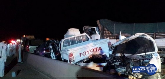 حادث جماعي لـ12 سيارة يغلق طريق مكة-الرياض