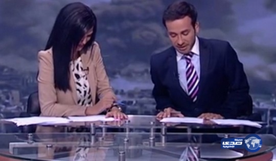 بالفيديو:مذيع لبناني لم يتمالك نفسه خلال قراءة نشرة الاخبار