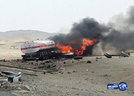 اشتعال ناقلة وقود على طريق بيشة الخميس