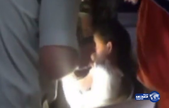 بالفيديو: نجاة طفلة في الخامسة بعدما علقت داخل غسالة