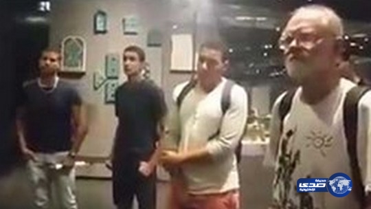 بالفيديو: دهشة مواطن أوروبي بعد سماعه القرآن لأول مرة