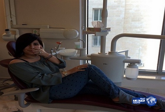 الفنانة شمس في عيادة الاسنان