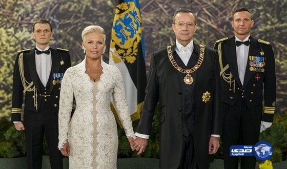 زوجة رئيس دولة إستونيا تخونه مع شاب وسيم