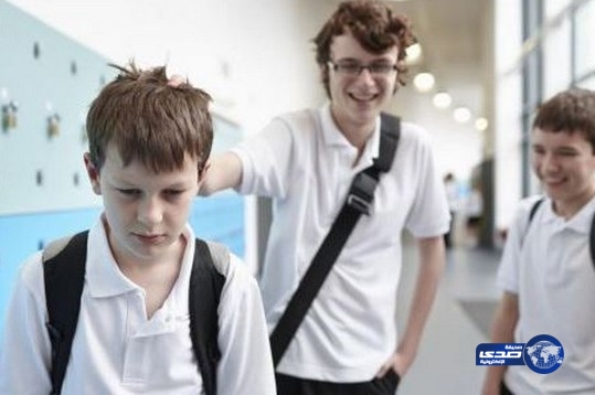 أم تطلب الشرطة لابنها لرفضه الذهاب إلي المدرسة